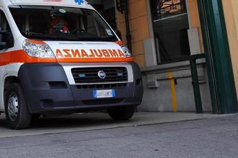 Bergamo, donna accoltellata davanti a supermercato: è grave