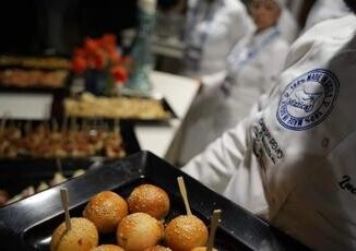 Ce tanto di Sicilia nella maxi torta che inaugurera Casa Sanremo 2025