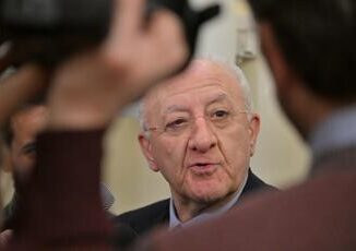 De Luca Pd al lavoro per ricucire la missione quasi impossibile dei pontieri dem