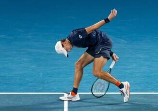 De Minaur e il tweet al tifoso deluso Giocaci tu con Sinner