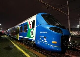 Fnm il primo treno a idrogeno e arrivato nel deposito di Rovato Bs