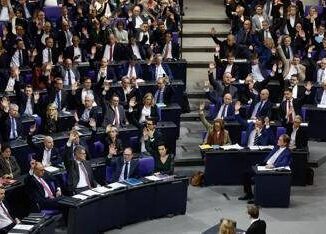 Germania respinta nuova legge su migranti Afd attacca