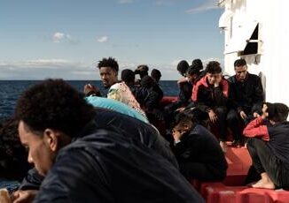 Migranti 91 soccorsi da Ocean Viking rianimata bimba di 7 anni