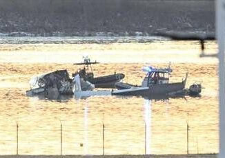 "Non puoi imbarcarti con quel cane", pattinatore scampa a incidente aereo Washington 2 Non puoi imbarcarti con quel cane pattinatore scampa a incidente aereo Washington