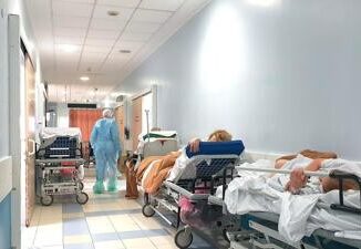 Pronto soccorso lattesa in barella raddoppia la possibilita di morire