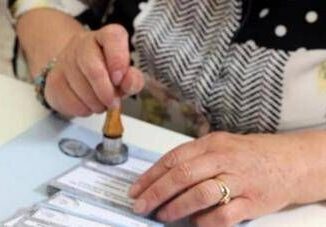 Sondaggi politici Fratelli dItalia cala e Pd sale