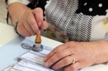 Sondaggio politico, Fratelli d’Italia e Pd in calo. Cresce il M5S