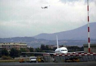 Traffico aereo sospeso a Ciampino fiamme in locale tecnico