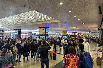 Treni, ancora ritardi sull’Alta velocità Roma-Napoli: “Inconveniente tecnico”