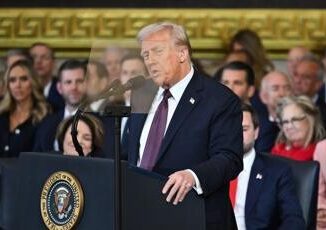 Trump giura da presidente Usa il discorso Eta delloro dellAmerica inizia ora