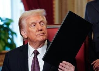 Trump primo stop ai migranti nel giorno dellinsediamento bloccata app