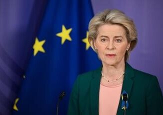Von der Leyen malata ha grave polmonite viaggi cancellati