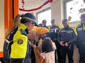 befana vigili cagliari portano doni a bimbi negli ospedali