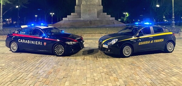 carabinieri auto e guardia di finanza auto cagliari