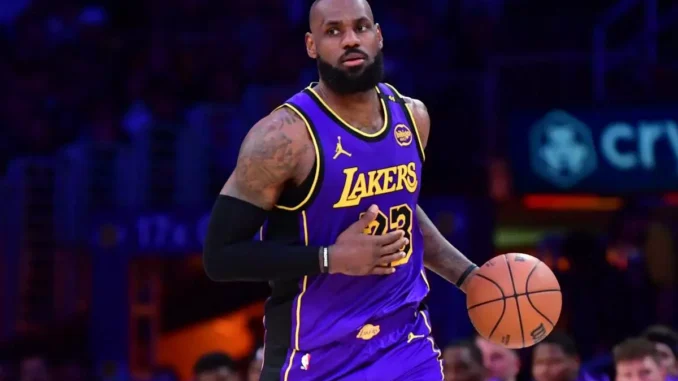 James trascina i Lakers, Curry fa festa con Golden State