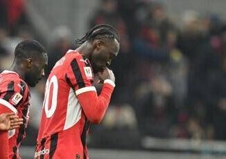 Abraham, doppietta alla Roma e polemica: tifosi giallorossi fischiano, lui risponde 5 Abraham doppietta alla Roma e polemica tifosi giallorossi fischiano lui risponde