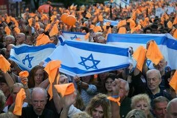 Accordo Israele-Hamas per consegna corpi 4 ostaggi. Trattative in corso per altri rilasci