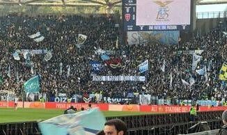 AllOlimpico striscione tifosi Lazio Onore ai martiri delle Foibe