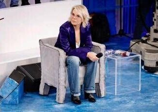 Ascolti tv sabato 8 febbraio Ce Posta per Te vince con oltre il 32
