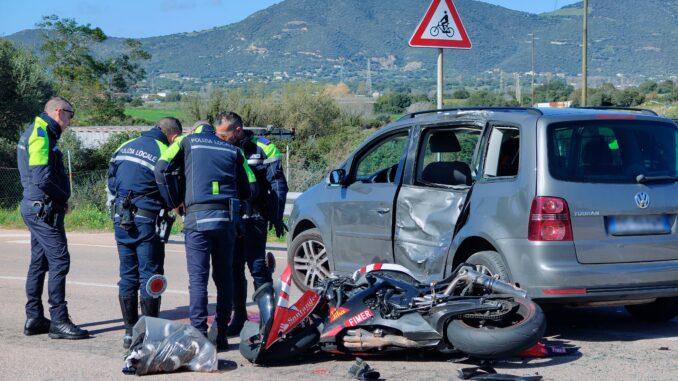 Incidente auto moto Olbia Via Nervi Incidente auto moto Olbia Via Nervi