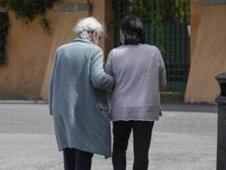 Click day al via domande per colf e badanti 10mila posti in piu per assistere anziani e disabili