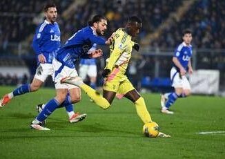 Como Juve 1 2 doppietta di Kolo Muani e bianconeri quarti