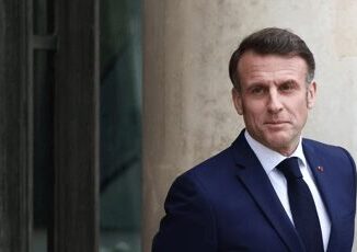 Dazi Usa Macron Ue non sia debole tariffe reciproche su alluminio e acciaio