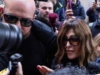 FdI, Santanchè all'assemblea: "Continueremo lavoro uniti". E va via prima 4 FdI Santanche allassemblea Continueremo lavoro uniti. E va via prima