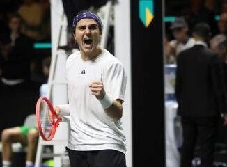 Mattia Bellucci chi e il tennista azzurro che ha battuto Medvedev