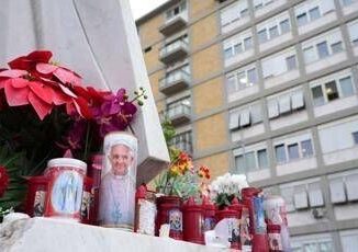 Papa Francesco Vaticano Notte tranquilla al Gemelli ha riposato