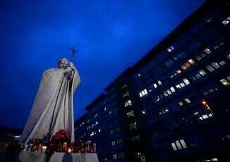 Papa Vaticano In lieve miglioramento e senza febbre