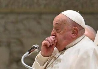 Papa raffreddato e senza voce Francesco piu esposto a rischio infezioni respiratorie