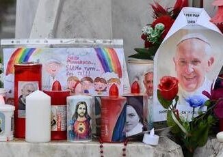 Papa ricoverato Vaticano Condizioni critiche ma stazionarie. Nuova tac prognosi riservata