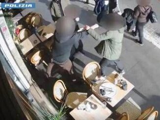 Roma aggredisce ragazzo che indossa kippah e si avventa contro commerciante Video