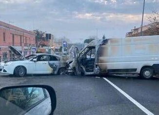 Roma maxi rapina da Commercity furgoni incendiati e chiodi sulla strada per fuggire
