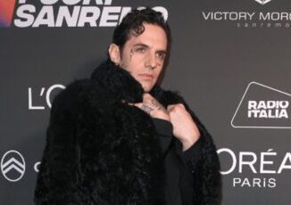 Sanremo 2025 Achille Lauro chi e rapporto col papa presunto flirt con Ferragni e polemiche