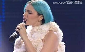 Sanremo 2025 Rose Villain svela il playback a Domenica In e canta col microfono a rovescio