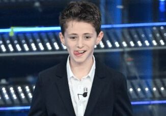 Sanremo 2025 chi e Samuele Parodi il giovane tuttologo. Conti Il prossimo conduttore