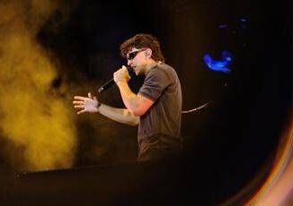 Sanremo 2025 chi e Tedua il rapper ospite al Festival sul palco Suzuki Stage