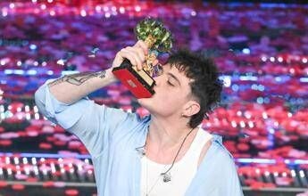 Sanremo 2025 trionfo Olly con Balorda Nostalgia ecco il film della finale