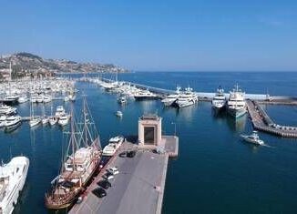 Sanremo ladra di yacht arrestata a Portosole laudace colpo sventato per un soffio