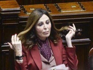 Santanche si difende in Aula No a ergastolo mediatico e apre alle dimissioni
