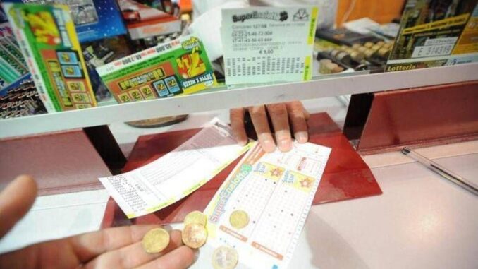 Superenalotto, numeri combinazione vincente oggi 14 giugno