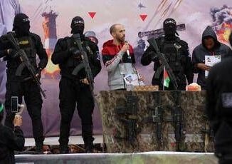 Tal Shoham e Abera Mengistu chi sono i primi due ostaggi liberati da Hamas oggi