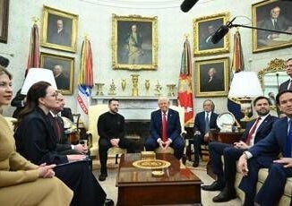 Trump contro le agenzie di stampa i contratti di Ap Reuters e Bloomberg diventano un caso