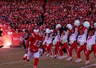 Trump sara al Super Bowl primo presidente in tribuna. Con lamentela
