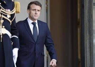 Ucraina Macron parla con Trump e Zelensky Servono garanzie sicurezza forti e credibili