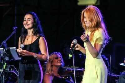 Simona Farris: dal palcoscenico con Noemi alla sua musica autoriale 1 Simona Farris con Noemi