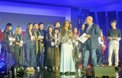 Da Cagliari a Roma, Isabella Spano in arte Bella: la musica come riscatto e identità 1 Isabella Spano premiata con la borsa di studio