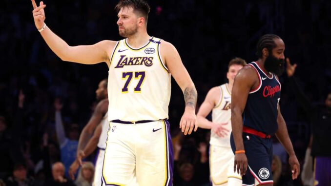 Lakers vincono derby coi Clippers, Boston torna a sorridere